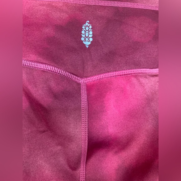 Free People FP Movement Beat the Heat Leggings Wild Raspberry Size S - Picture 3 of 6